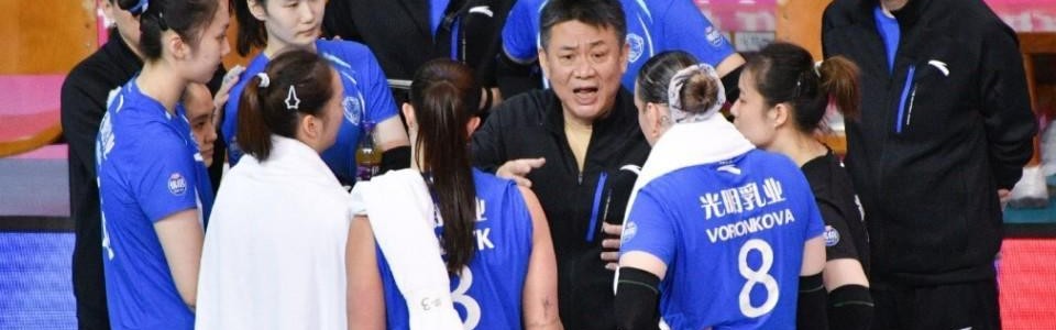 开云体育线上网站-时隔25年再夺冠！上海女排3-0江苏女排，连赢两场2-1逆转捧杯