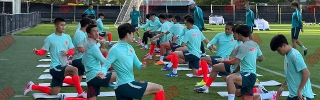 国足抵达悉尼当晚开练 “接班”女足U23国脚单练