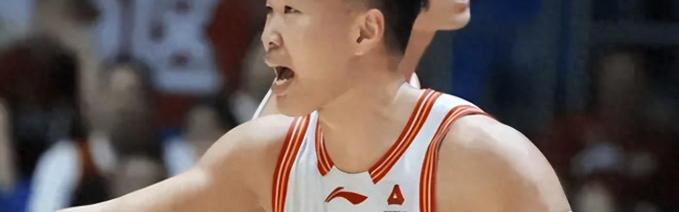 开云电竞海外平台-浙深战争议哨！贺希宁三步上篮走步了吗？两位专家给出相同的解读