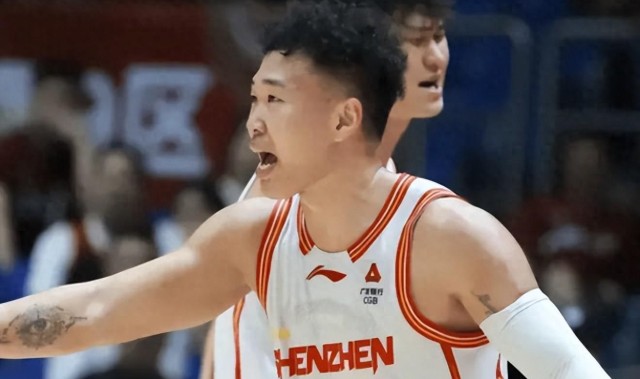 开云电竞海外平台-浙深战争议哨！贺希宁三步上篮走步了吗？两位专家给出相同的解读